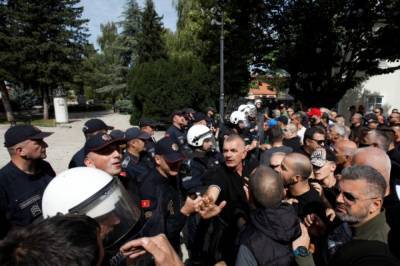 Премьер Черногории сообщил, что зачинщики беспорядков в Цетине задержаны
