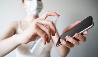 «Грязнее унитаза»: владельцев смартфонов предупредили об опасности гаджетов