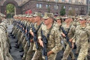 "Честь и хвала": главком ВСУ одобрил матерный хит про Путина на репетиции парада в Киеве