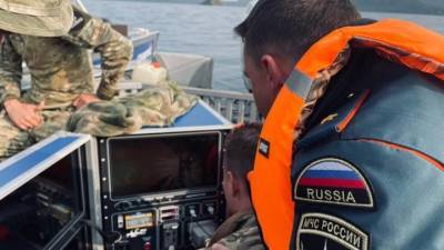 Появилось видео поднятия со дна озера рухнувшего на Камчатке вертолета Ми-8
