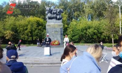 Екатеринбуржцы надели наручники в поддержку обвиненного в педофилии тренера