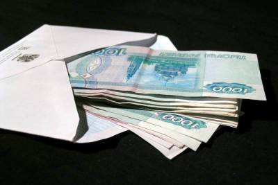 Почти 40% россиян согласны получать зарплату в конверте