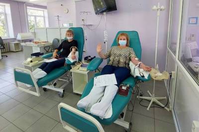 В Иваново сотрудницы МЧС поделились с горожанами кровью