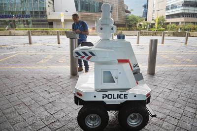 Первый робот-полицейский появился на улицах Сингапура