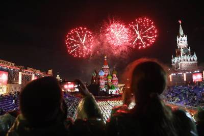 Твист, вальс и сюрпризы от десантников: в Москве завершается фестиваль "Спасская башня"