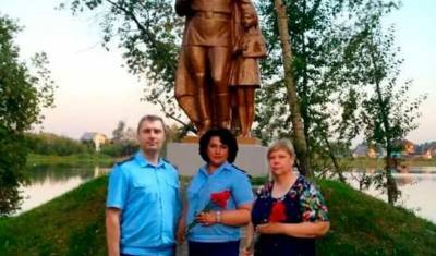 В Барнауле к фото с возложением цветов помощником прокурора прифотошопили ветерана