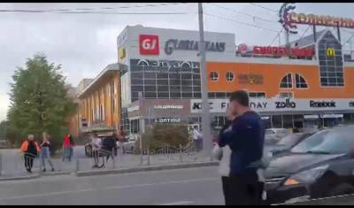 В Тюмени водитель «Яндекс.Такси» сбил перебегавшего через барьер мужчину