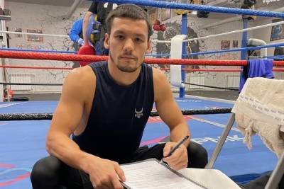 Великолукский спортсмен заключил контракт на профессиональный бой в Екатеринбурге
