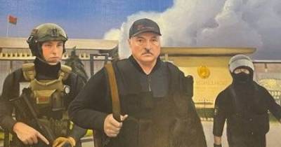 Лукашенко подарили картину, на которой он с сыном Колей нарисованы с автоматами в руках (ФОТО)
