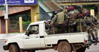 В Гвинее военные перекрыли пути к столице, по неофициальным данным задержан президент