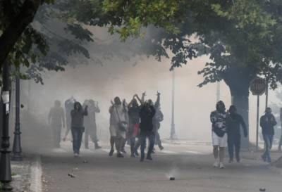 В Черногории начались беспорядки из-за интронизации нового митрополита: полиция применила газ