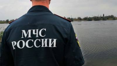 Сотрудники МЧС ищут группу из семи человек, плывшую на катере из Волгограда в Дагестан