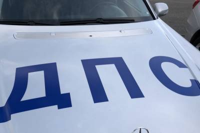 Водитель Mercedes сбил инспектора ДПС в Казани