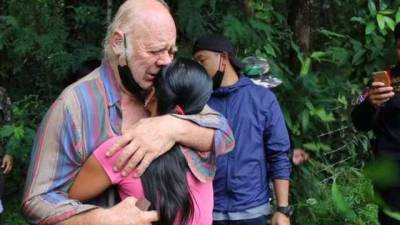 Пил воду из луж, чтобы выжить: в Таиланде нашли потерявшегося в джунглях пенсионера