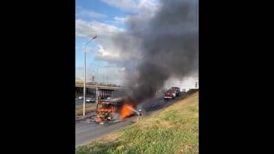 В Уфе прямо на дороге загорелся пассажирский автобус