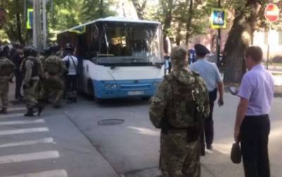 Задержанных в Крыму пятерых крымских татар подозревают в "диверсии": им грозит 15 лет тюрьмы