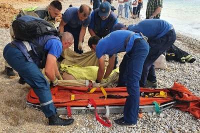 Два человека пострадали из-за схода грунта на пляже под Севастополем