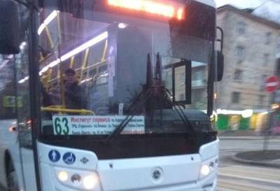 В Ростове люди пострадали при столкновении автобуса №63 и иномарки