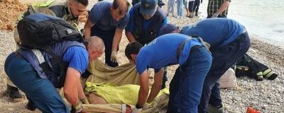 В Севастополе два человека пострадали при обвале грунта на диком пляже