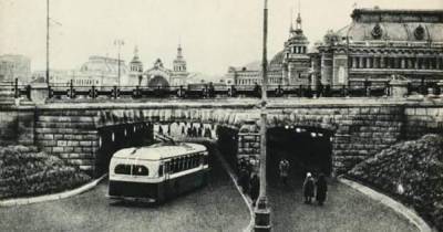 Архивное фото Белорусского вокзала напомнило россиянам про спирт «Рояль»