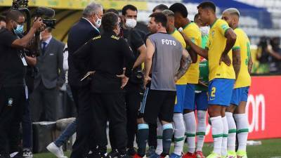 Матч сборных Бразилии и Аргентины прервала вышедшая на поле полиция