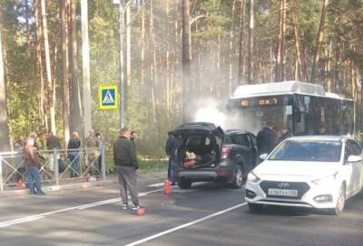 В Ленобласти сразу трое человек пострадали в ДТП авто и автобуса