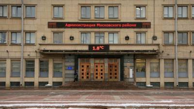 Ночью неизвестные подожгли дверь администрации Московского района