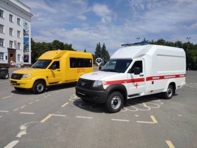 Более 5,8 тысячи машин скорой помощи и школьных автобусов поступят в российские регионы