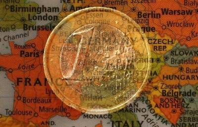 Доллар и евро дорожают на торгах "МосБиржи"