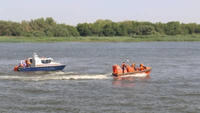 Группа петербуржцев с детьми пропала на катере под Астраханью