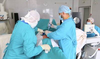Новый вид операций на позвоночнике освоили нейрохирурги Тобольска