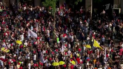 В Нидерландах проходят массовые протесты против антикоронавирусных мер