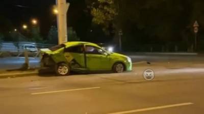В Пензе машина такси попала в серьезную аварию на пр. Победы