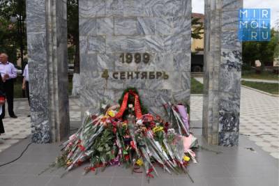 В Буйнакске почтили память жертв теракта 4 сентября 1999 года