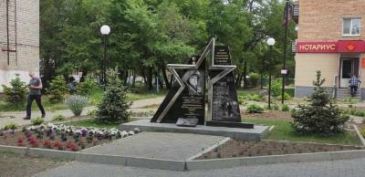В Приморье двух подростков осудили за осквернение памятника