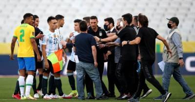 Полиция остановила матч Аргентины и Бразилии из-за не прошедших карантин игроков (фото)