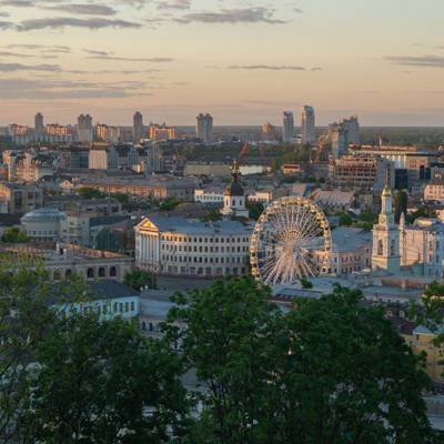 В Киеве демонтирован памятный знак дружбе столиц Украины и России