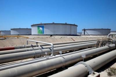 Нефть дешевеет на 1%, сильное снижение цен Саудовской Аравией вызывает опасения о спросе
