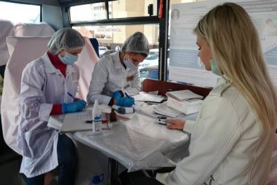 В Пензе в мобильном пункте сделали прививку от коронавируса 60 человек