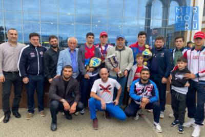 Сергей Меликов поздравил дагестанских боксеров с успешным выступлением на чемпионате России в Кемерово