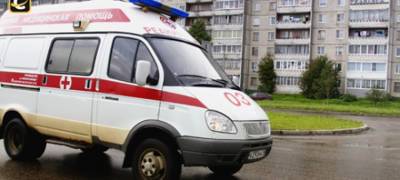 В Карелии пьяный мужчина напал на бригаду скорой помощи, помогавшую его отцу
