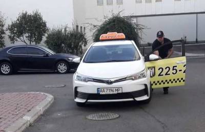 В Киеве таксист напал на клиентку-итальянку, а потом пытался договориться