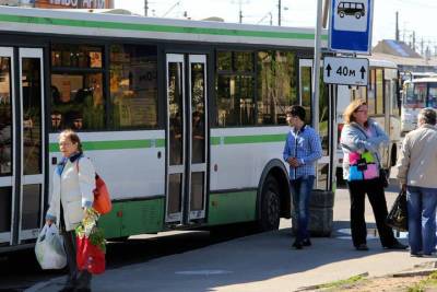 По загруженным маршрутам Петербурга пустят дополнительные автобусы