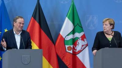 Меркель и Лашет выступают за продолжение диалога с «Талибаном»
