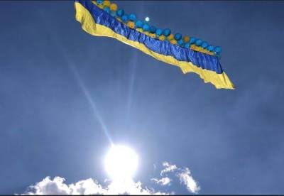 Над донецким аэропортом подняли украинский флаг, видео | Новости и события Украины и мира, о политике, здоровье, спорте и интересных людях