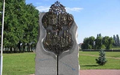 В Киеве провели демонтаж памятника в честь дружбы с Москвой | Новости и события Украины и мира, о политике, здоровье, спорте и интересных людях