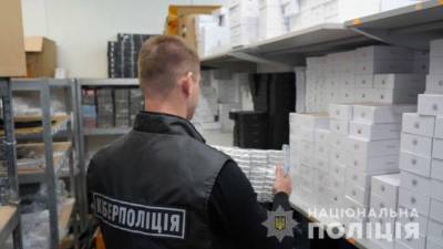 Киевляне организовали Интернет-торговлю поддельными смартфонами