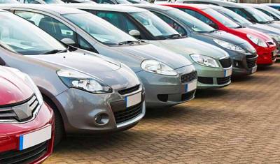 Продажи легковых автомобилей снизились в августе на 17%