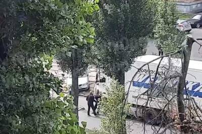 В Киеве после ДТП владелец легковушки избил водителя фуры