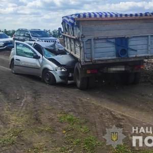 В Запорожской области легковушка влетела в грузовик: есть жертвы. Фото